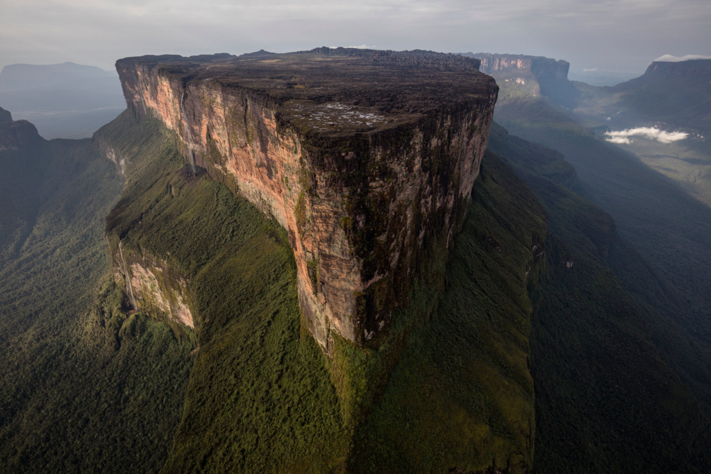 Onde Fica o Monte Roraima: Pico das Maravilhas nas Fronteiras da Natureza!  - Viajar Sozinho